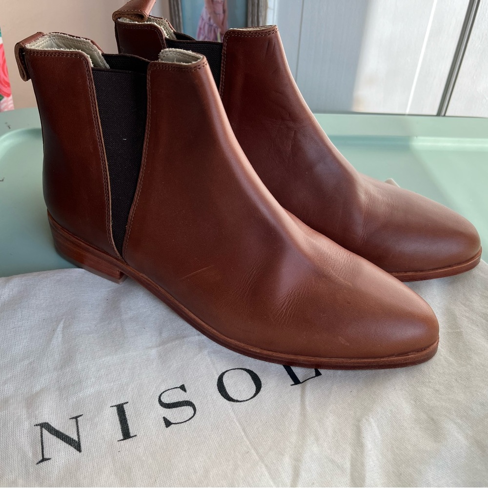 Nisolo Women’s Eva Leather Chelsea Boots